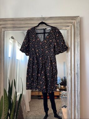 Madewell Black Floral V-Neck Short Sleeve Dress